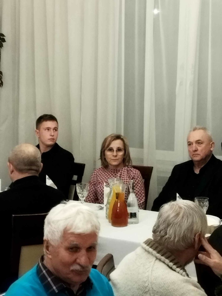Przedstawiciele Granatu Skarżysko-Kamienna spotkali się przy świątecznym stole. Wszyscy złożyli sobie serdeczne życzenia na nowy rok