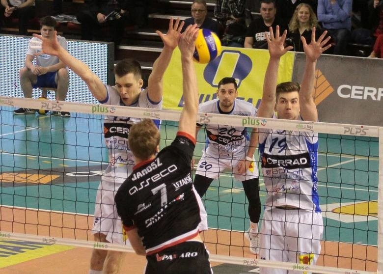 Asseco Resovia przegrywa w Radomiu z Cerrad Carnymi 0:3. Słaby mecz naszej drużyny. Dobra gra i zasłużona radość gospodarzy