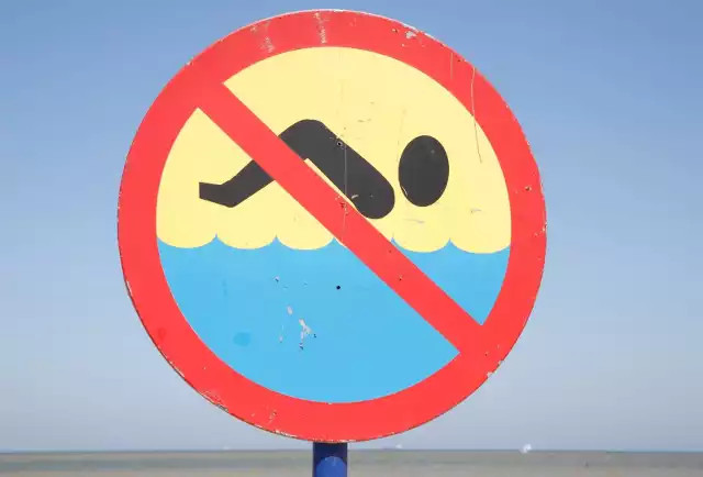 Państwowy Powiatowy Inspektor Sanitarny w Poznaniu poinformował, że od 23 sierpnia został wprowadzony tymczasowy zakaz kąpieli w kąpielisku Akwen Tropicana w Owińskach (gmina Czerwonak). Przyczyną wprowadzenia zakazu jest zakwit sinic.