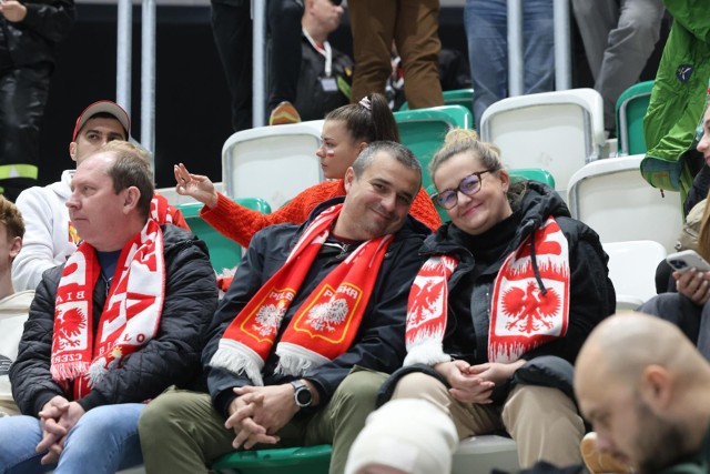 Kibice w Sosnowcu w Święto Niepodległości dopingowali Biało-Czerwonych  Zobacz kolejne zdjęcia. Przesuwaj zdjęcia w prawo - naciśnij strzałkę lub przycisk NASTĘPNE