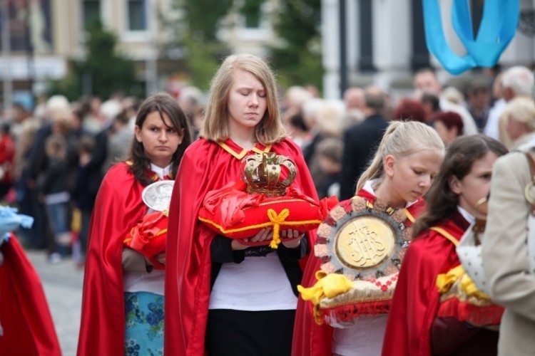 Katolicy obchodzą dzisiaj uroczystość Najświętszego Ciała i...