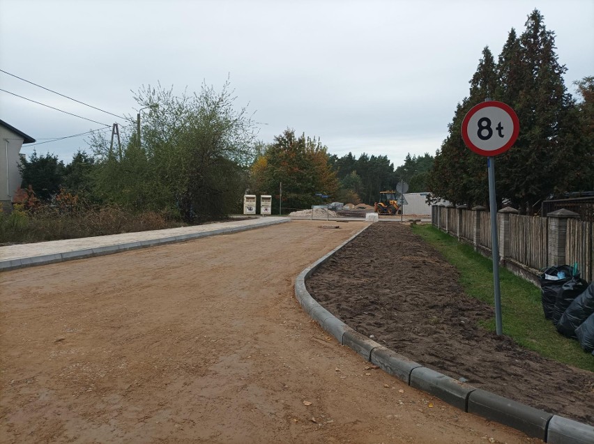Trwa budowa ulicy Sosnowej i Kalinowej na Osiedlu Leśnym w...