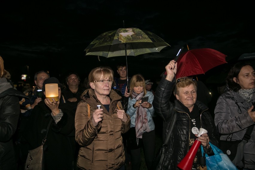 Czarny protest w Krakowie przebiegł pod hasłem "Nie składamy...