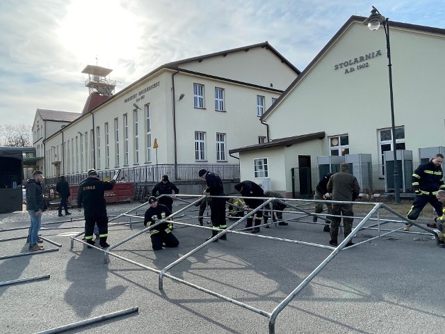 Powiatowy Magazyn Pomocy (PMP) - stały punkt zbiorczy darów dla Ukrainy - uruchomiono na terenie Kopalni Soli w Wieliczce. Trafią tu dary gromadzone w gminach powiatu wielickiego oraz ze zbiórek indywidualnych