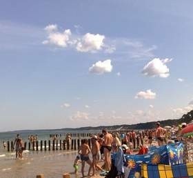 Plażw w Ustce w sezonie letnim