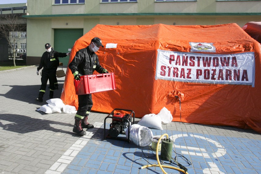 Każdy pacjent szpitala w Słupsku przejdzie przez polową izbę przyjęć [ZDJĘCIA, WIDEO]