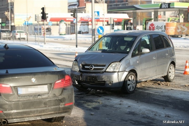 Stalowa Wola. W wypadku dwóch samochodów osobowych ranna została jedna osoba. Zobacz zdjęcia 