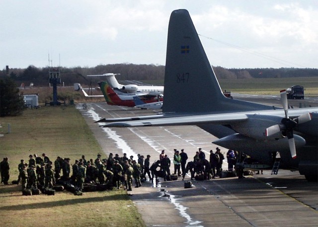 Transportowe olbrzymy, Lockheed C-130 Hercules, które przywiozły ponad 3 tysiące żołnierzy.