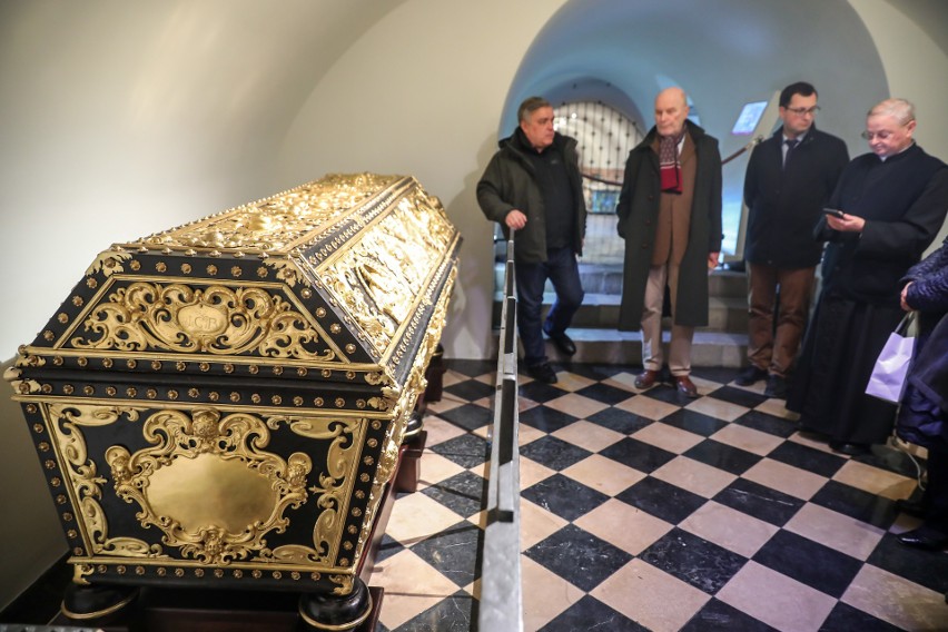 Kraków. XVII-wieczne sarkofagi odzyskały blask i wróciły na Wawel