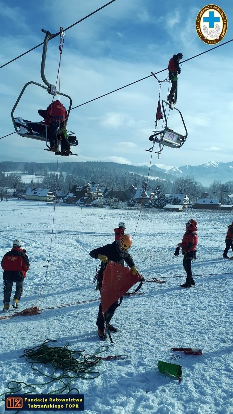 Podhale. Ratownicy TOPR ćwiczyli ewakuację narciarzy [ZDJĘCIA]