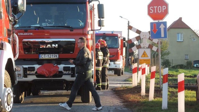 Krótko po kolizji na miejscu zdarzenia pojawił się radny Marcin Wroński. Jeszcze wczoraj wystąpił do Polskich Kolei Państwowych z wnioskiem o zamontowanie na tym przejeździe sygnalizacji świetlnej.