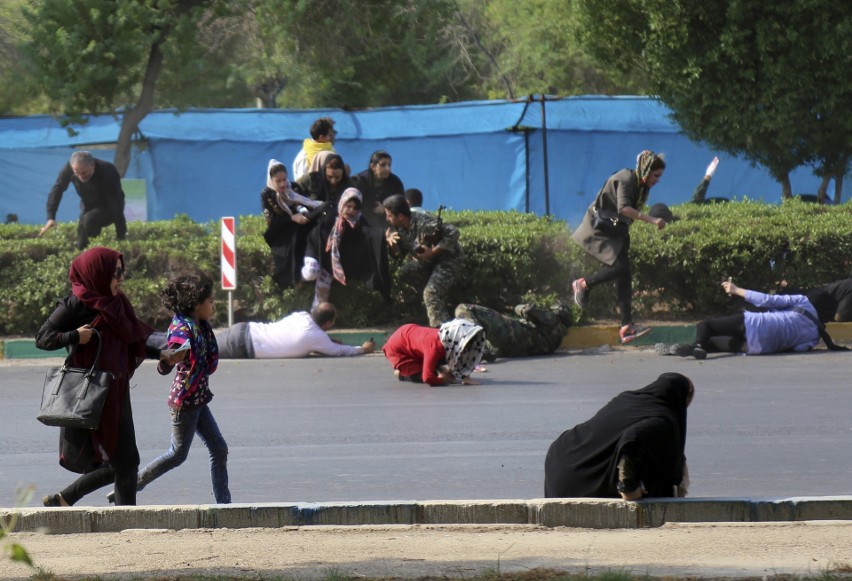 Iran: Zamach w mieście Ahwaz, podczas parady wojskowej [ZDJĘCIA] Zginęły co najmniej 24 osoby, ponad 50 rannych [WIDEO]