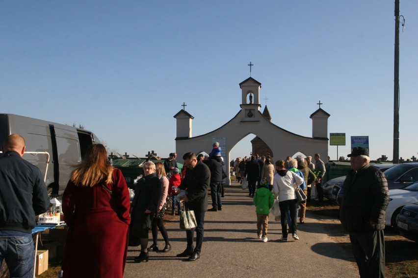 Cmentarz w Jelonkach 1.11.2021 Zdjęcia. Tak wyglądał cmentarz na Wszystkich Świętych