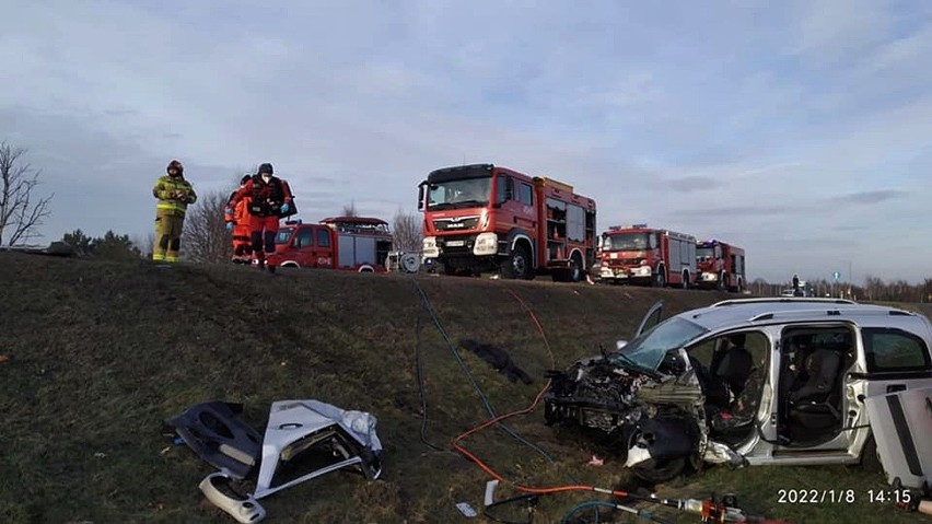 Czołowe zderzenie osobówek na obwodnicy Lubartowa. W wypadku zginął Przemysław Gąsiorowicz. Jechał na pogrzeb innego lubelskiego aktora