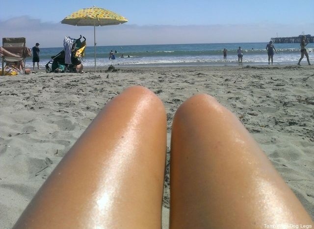 Hot-dog legs czyli nowy pomysł na zdjęcia z wakacji [ZDJĘCIA]