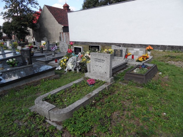 Telefon z grobu: Uwlnijcie mnie! - krzyczał mężczyzna na cmentarzu w Chorzowie