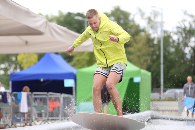 European Skimboarding Cup 2021 przed Galerią Libero w KatowiceZobacz kolejne zdjęcia. Przesuń w prawo - wciśnij strzałkę lub przycisk NASTĘPNE