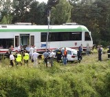 Śmierć na torach na Nowym Mieście. Matka z dzieckiem nie żyją. Ich auto zmiażdżył szynobus (wideo, zdjęcia)