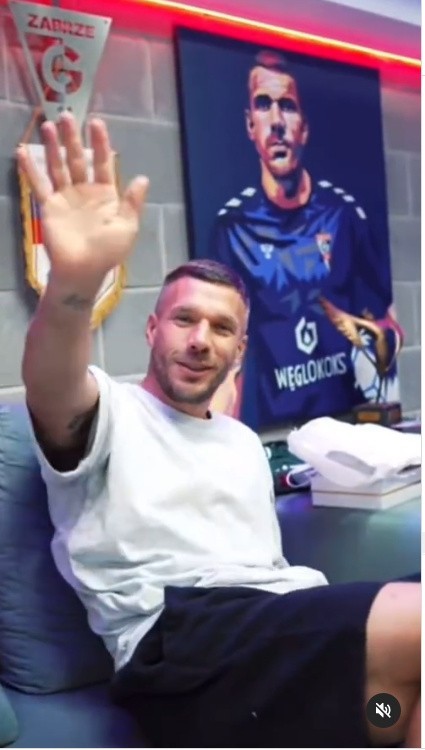 Lukas Podolski na Instagramie chwali się znakomitą formą i...