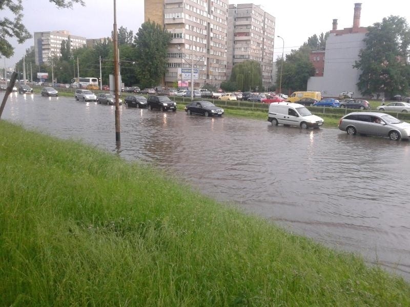 Powódź na Legnickiej. Zobacz zdjęcia!