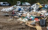 Suwałki. Pracownicy firmy zatrzymani za nielegalne składowanie odpadów (zdjęcia)