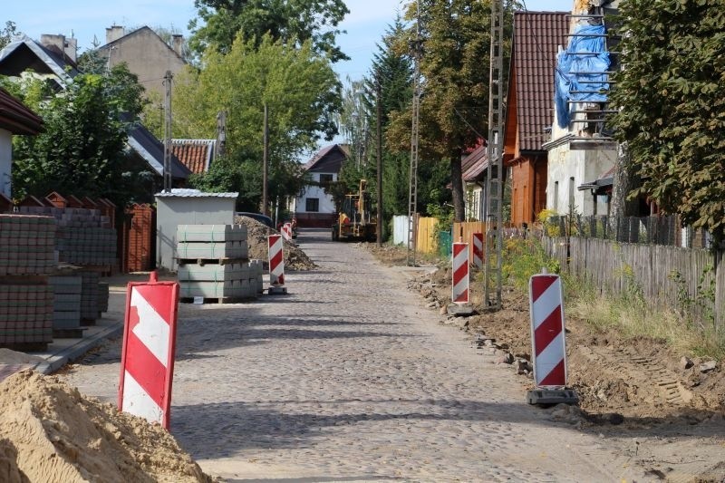 Trwają prace przy ul. Koszykowej w Białymstoku. Mieszkańcy...