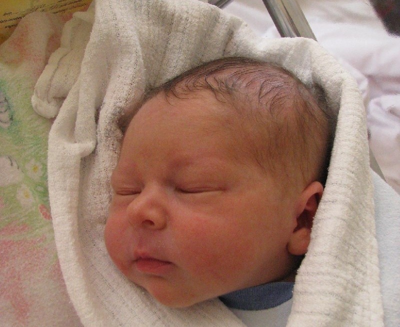 Dawid Deluga urodził się 4 kwietnia, ważył 3000 g i mierzył...