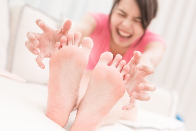 Stopa atlety to grzybica stóp, która rozwijają się najczęściej w wilgotnych przestrzeniach między palcami