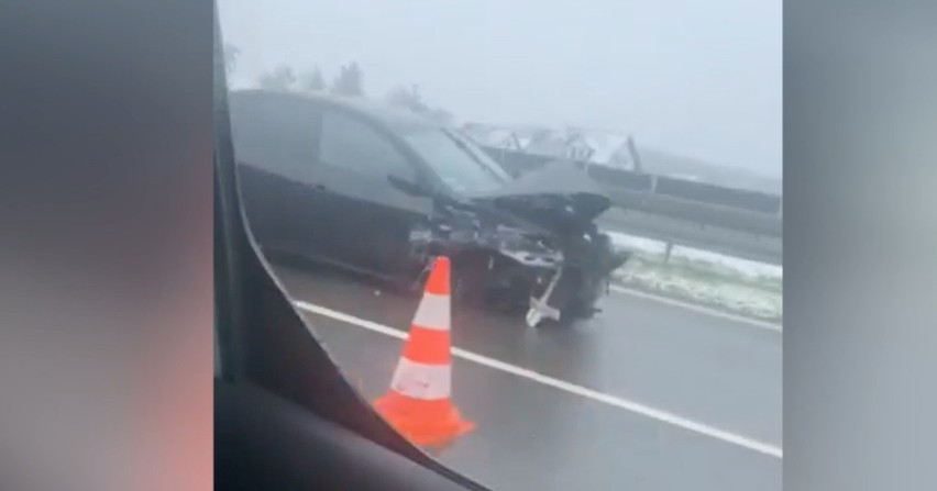 Kolejny wypadek na A4! W Białobrzegach zderzyły się trzy osobówki [WIDEO]