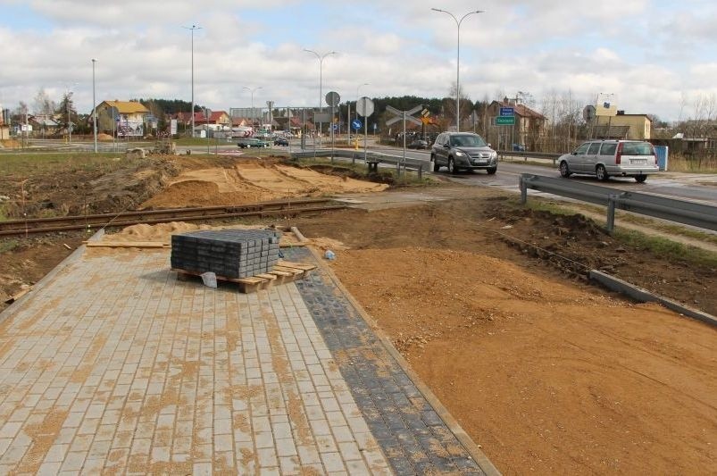 Ul. Baranowicka. Dzięki nowej ścieżce rowerzyści przejadą przez tory (zdjęcia, wideo)