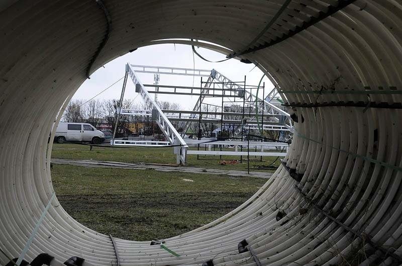 Rozpoczęła się budowa lodowiska na Wyżynach w Bydgoszczy [zdjęcia]