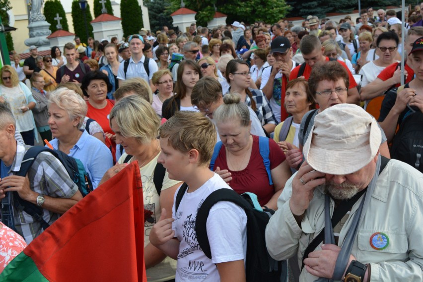 Ostrołęka: wyruszyła pielgrzymka na Jasną Górę [ZDJĘCIA+WIDEO]