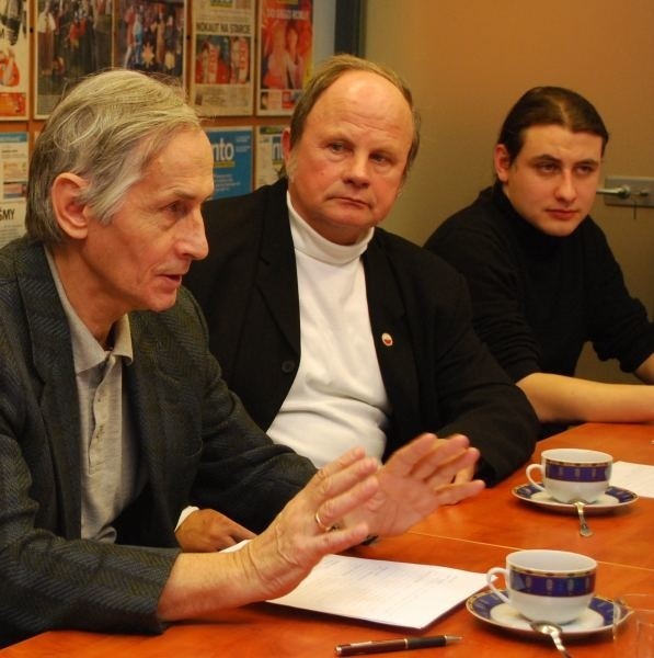 Michał Jaworski (z lewej) i Jerzy Szczakiel podczas obrad kapituły.