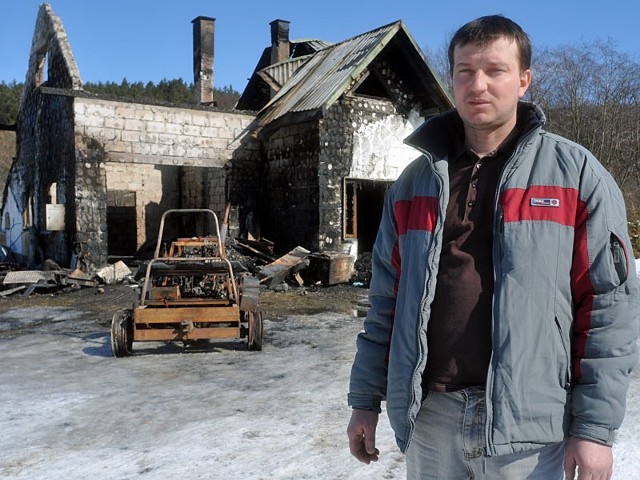 Nowy dom, który rodzina Barnasiów z Tylawy budowała przez 11 lat, spłonął doszczętnie.