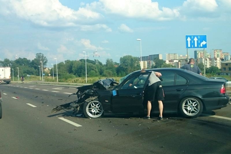 Prawdopodobnie bmw wjechało w tył tira