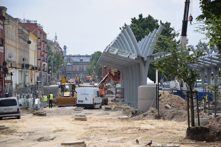 Częstochowa: Budowa centrum przesiadkowego na ulicy Piłsudskiego ZDJĘCIA Co z zabytkowym murem?