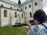 Akademia foto smART Fundacji foto POZYTYW z Radomska zwiedzała gminę Gidle. ZDJĘCIA