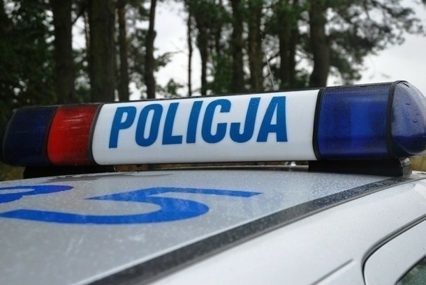 Wypadek na ulicy Jabłoniowej w Gdańsku. Samochód uderzył w latarnię