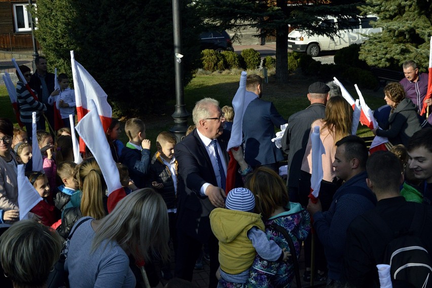 W Bobowej stanie jedna z ławeczek niepodległości finansowanych przez MON [ZDJĘCIA]