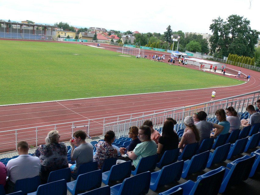 V Świętokrzyski Mityng Lekkoatletyczny Olimpiad Specjalnych na Miejskim Stadionie Sportowym w Sandomierzu