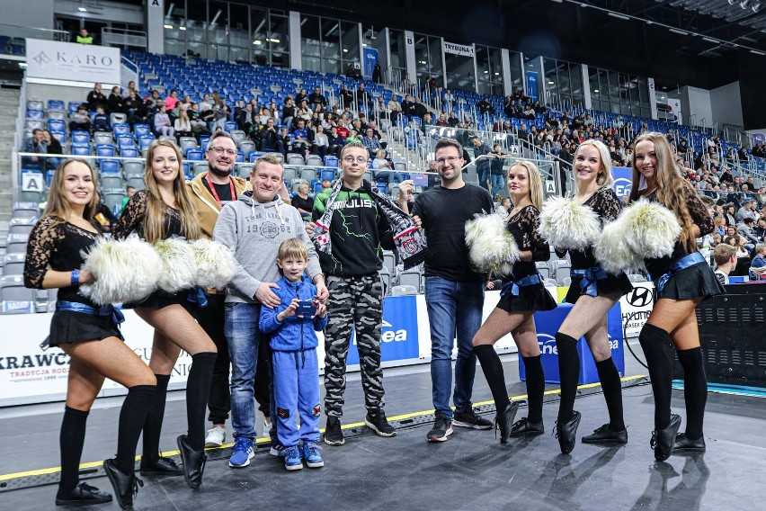 Bell Arto Cheerleaders Kozminski University dała piękny pokaz na meczu siatkarzy Enea Czarni Radom z Aluron CMC Warta Zawiercie