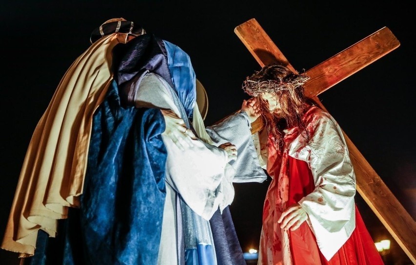 Wielki Piątek to dzień śmierci Chrystusa na krzyżu.