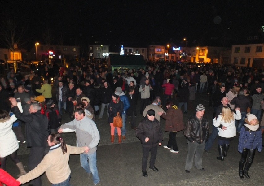 Mieszkańcy Białobrzegów bawili się na placu przed Urzędem...