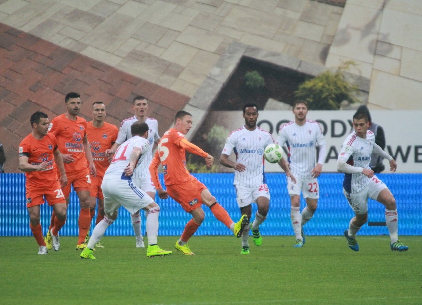 Górnik Zabrze spadł do 1. ligi po remisie 1:1 z Termalicą w...