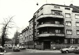 Tak wyglądało Opole w latach 90. Maluchy i polonezy na ulicach oraz... ferrari pod Rzemieślnikiem. Zobacz też... "Plac Balcerowicza"