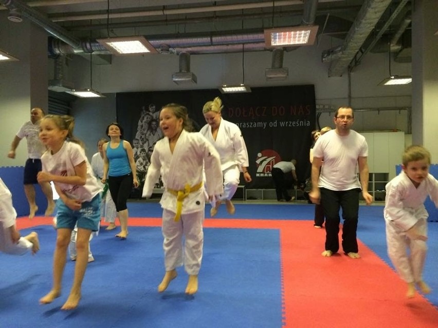 Rodziny ćwiczyły karate tradycyjne