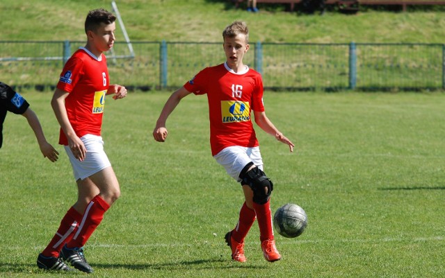 Igor Ogonowski (z prawej) zdobył dwie bramki dla Walii w spotkaniu z Austrią, wygranym przez jego zespół 4:0.