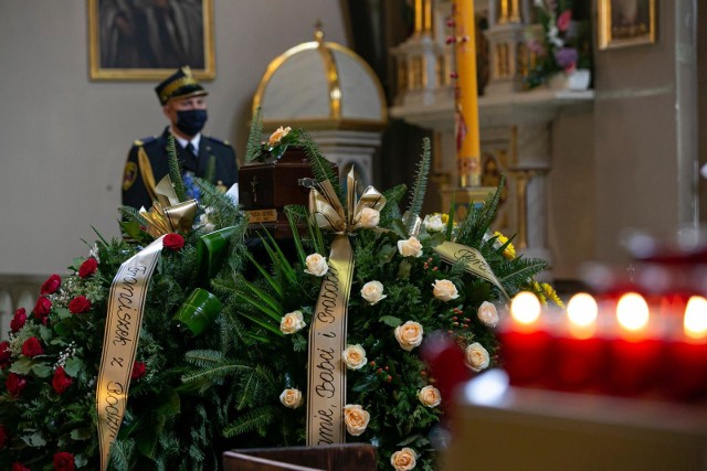 Rodzina, przyjaciele i współpracownicy z "Tygodnika Powszechnego"  pożegnali Józefę Hennelową fot. anna kaczmarz / dziennik polski / polska press