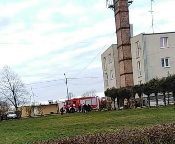 Pożar w bloku w pow. świdwińskim. Mieszkańcy zostali ewakuowani [zdjęcia]