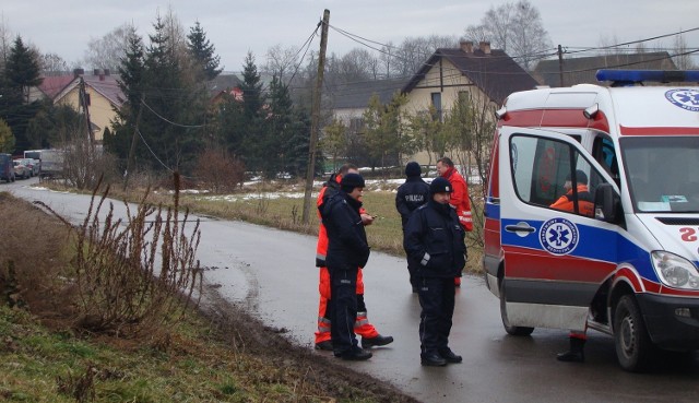 Dom, gdzie policja odnalazła amunicję,  był wczoraj przez parę godzin zabezpieczony przez policję. Podobnie jak kilka okolicznych gospodarstw, z których ewakuowano wszystkich mieszkańców